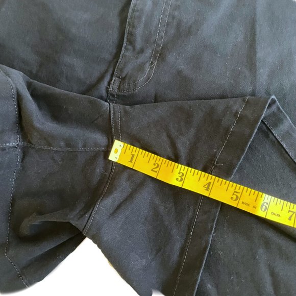 a.n.a. Women's Plus-Size 26 4.5" Mid Rise Chino Short - BLACK - Picture 7 of 11